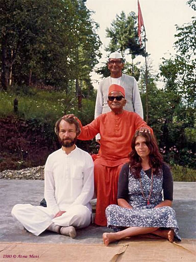 Maharaj Ji & Suman & Pratibha2