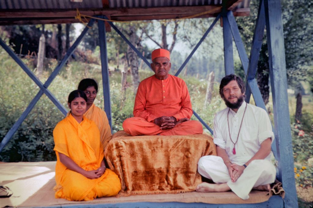 Pahalgam - Maharaj Ji, ArunaLalita and Atma Muni