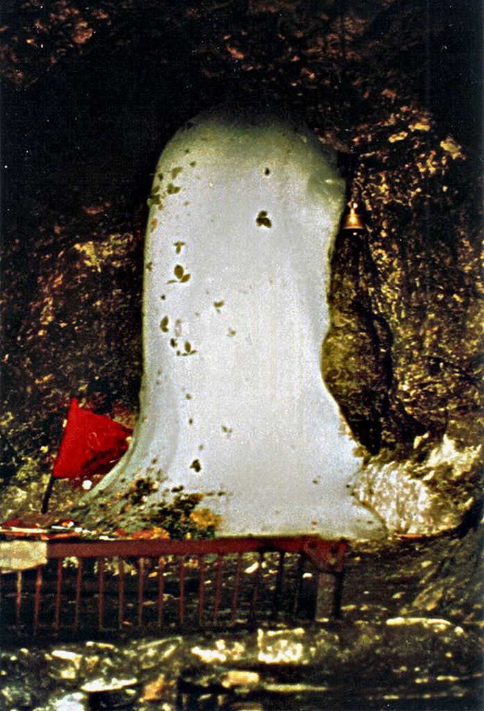 Amarnath Yatra - De Swayambhu Lingam - 1975